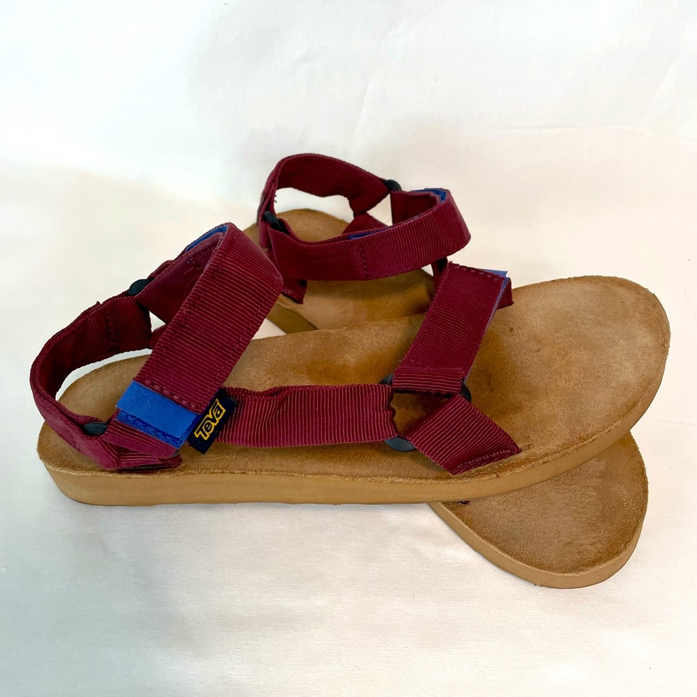 Teva sandal size 9 Maroon with blue accent